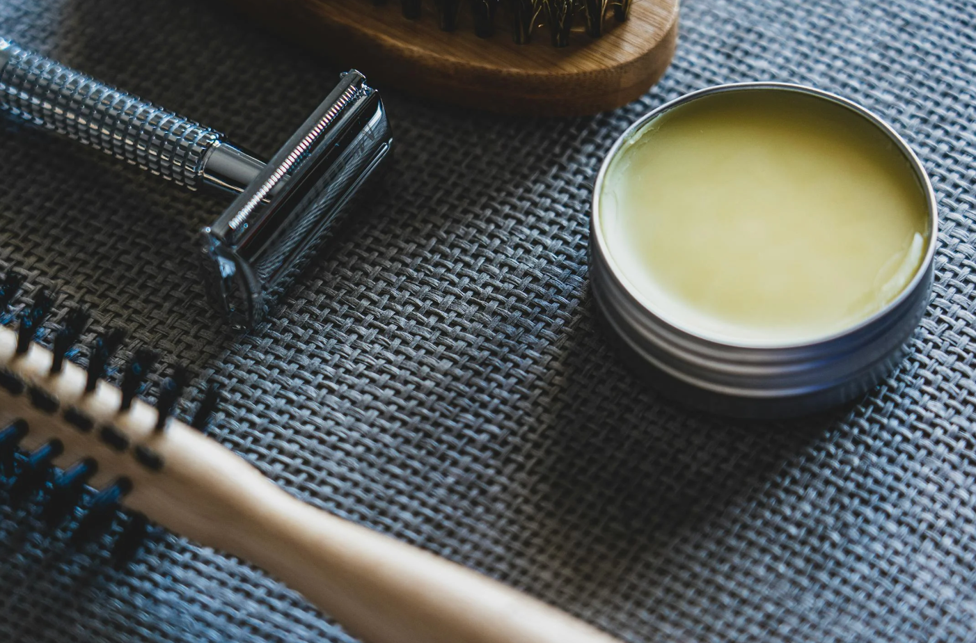 Haarwax vs. Haarklei - welke is beter voor jouw haar?