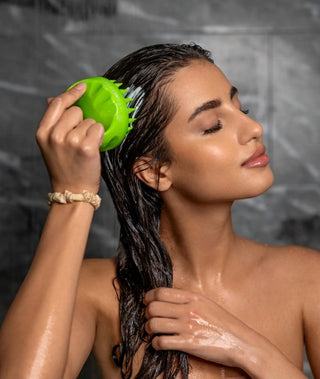 Werkt een hoofdhuidmassage echt? Lees het hier > - Veganboost
